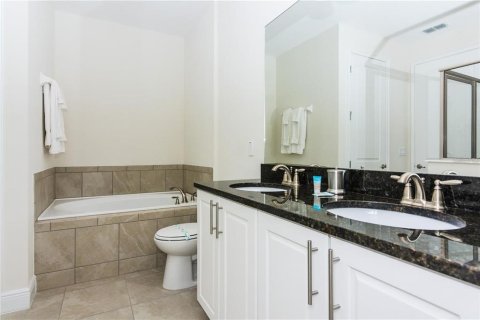 Casa en venta en Kissimmee, Florida, 8 dormitorios, 439.71 m2 № 1576337 - foto 16