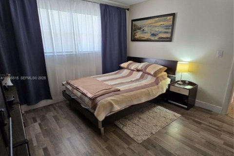 Condominio en alquiler en Hallandale Beach, Florida, 2 dormitorios, 93.83 m2 № 2060227 - foto 13