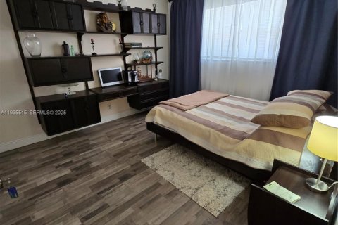 Condominio en alquiler en Hallandale Beach, Florida, 2 dormitorios, 93.83 m2 № 2060227 - foto 14