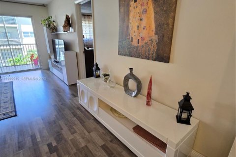 Condominio en alquiler en Hallandale Beach, Florida, 2 dormitorios, 93.83 m2 № 2060227 - foto 4