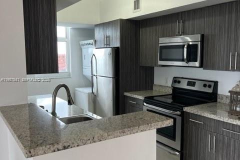 Condominio en alquiler en Miami, Florida, 2 dormitorios, 90.95 m2 № 2048730 - foto 3