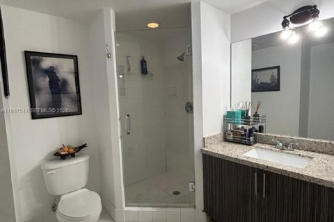 Condo in Miami, Florida, 2 bedrooms  № 2048730 - photo 8