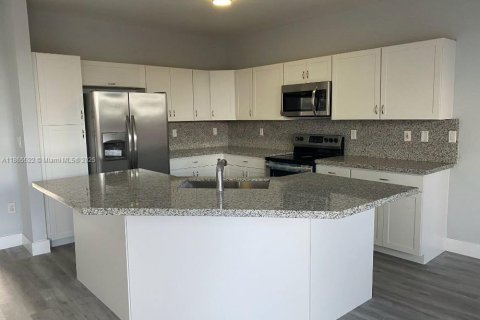 Touwnhouse à louer à Miami, Floride: 3 chambres, 164.99 m2 № 1896399 - photo 3