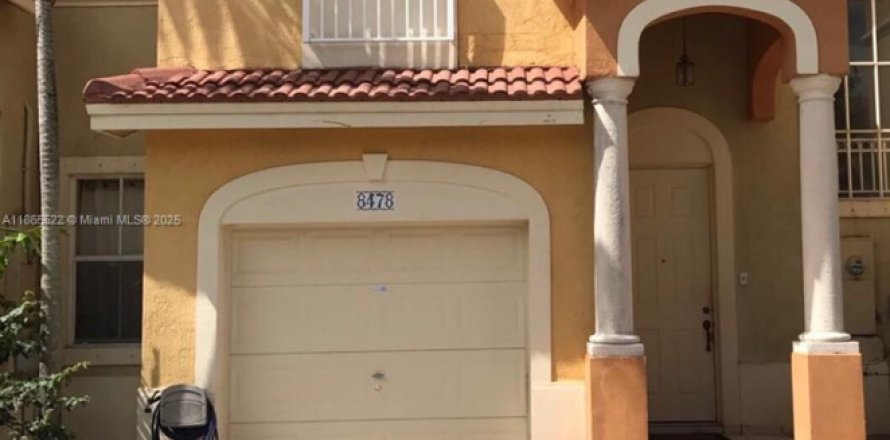 Touwnhouse à Miami, Floride 3 chambres, 164.99 m2 № 1896399