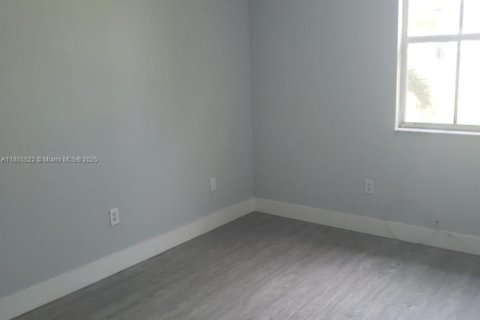 Touwnhouse à louer à Miami, Floride: 3 chambres, 164.99 m2 № 1896399 - photo 15