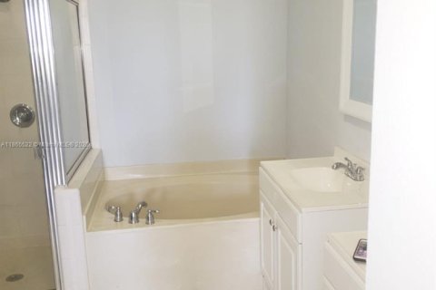 Touwnhouse à louer à Miami, Floride: 3 chambres, 164.99 m2 № 1896399 - photo 14