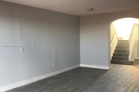 Touwnhouse à louer à Miami, Floride: 3 chambres, 164.99 m2 № 1896399 - photo 6