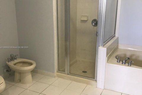 Touwnhouse à louer à Miami, Floride: 3 chambres, 164.99 m2 № 1896399 - photo 13