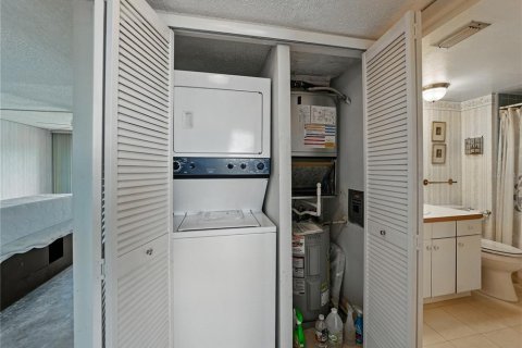 Condo in South Pasadena, Florida, 1 bedroom  № 1791518 - photo 21