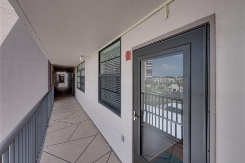 Condo in South Pasadena, Florida, 1 bedroom  № 1791518 - photo 5