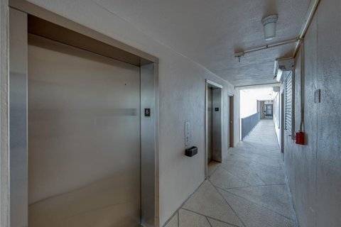 Condo in South Pasadena, Florida, 1 bedroom  № 1791518 - photo 3