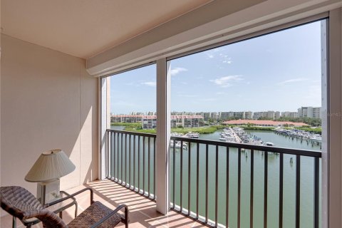 Condo in South Pasadena, Florida, 1 bedroom  № 1791518 - photo 27