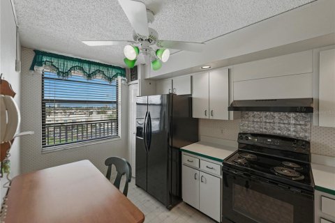 Condo in South Pasadena, Florida, 1 bedroom  № 1791518 - photo 10