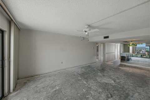Condo in South Pasadena, Florida, 1 bedroom  № 1791518 - photo 19