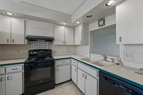 Condo in South Pasadena, Florida, 1 bedroom  № 1791518 - photo 8