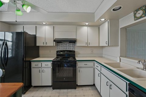Condo in South Pasadena, Florida, 1 bedroom  № 1791518 - photo 9