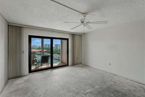 Condo in South Pasadena, Florida, 1 bedroom  № 1791518 - photo 17