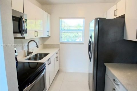 Appartement à Miami, Floride 2 chambres, 58.99 m2 № 1999540