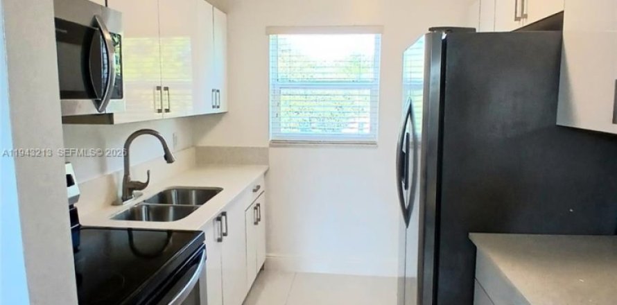 Appartement à Miami, Floride 2 chambres, 58.99 m2 № 1999540