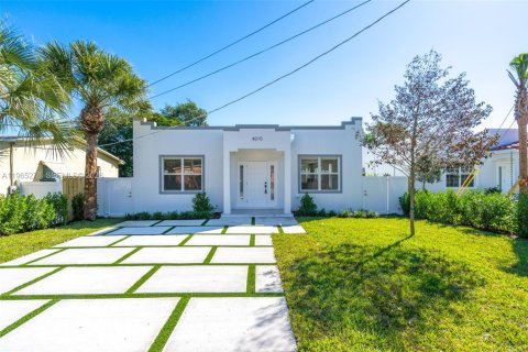 Villa ou maison à West Palm Beach, Floride 3 chambres № 2026266