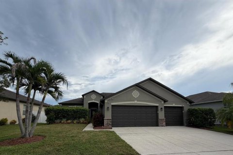 Villa ou maison à Land O' Lakes, Floride 4 chambres, 180.97 m2 № 2398797