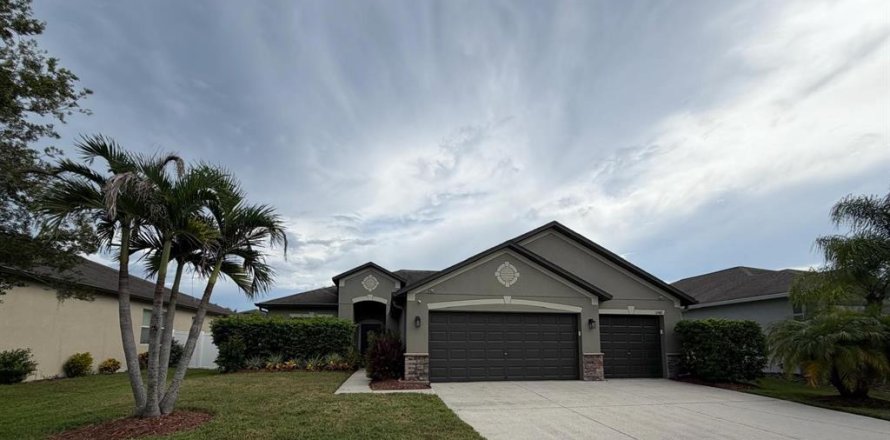 Villa ou maison à Land O' Lakes, Floride 4 chambres, 180.97 m2 № 2398797