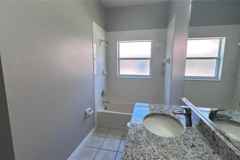 Casa en alquiler en Kissimmee, Florida, 3 dormitorios, 220.74 m2 № 1906444 - foto 15