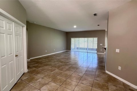 Casa en alquiler en Kissimmee, Florida, 3 dormitorios, 220.74 m2 № 1906444 - foto 4