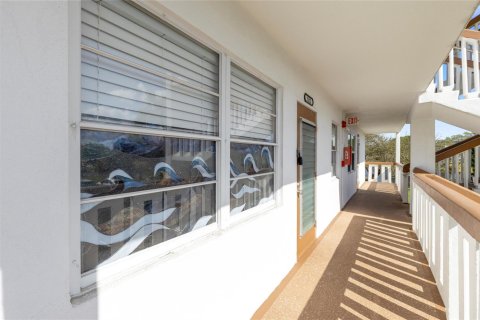 Condo in Deerfield Beach, Florida, 2 bedrooms  № 2244750 - photo 29