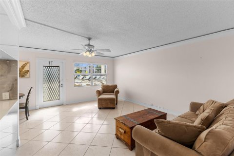 Condo in Deerfield Beach, Florida, 2 bedrooms  № 2244750 - photo 18