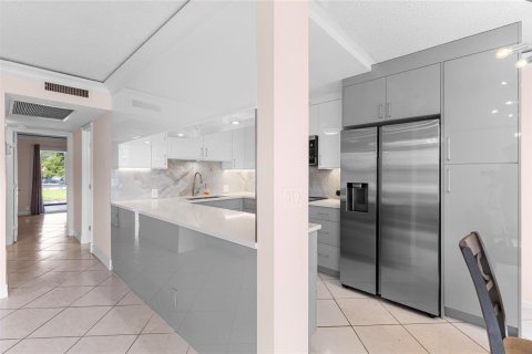 Condo in Deerfield Beach, Florida, 2 bedrooms  № 2244750 - photo 5
