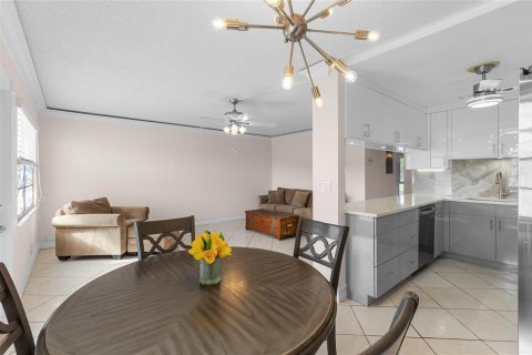 Condo in Deerfield Beach, Florida, 2 bedrooms  № 2244750 - photo 9