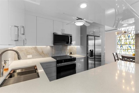 Condo in Deerfield Beach, Florida, 2 bedrooms  № 2244750 - photo 13