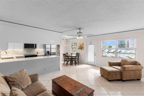Condo in Deerfield Beach, Florida, 2 bedrooms  № 2244750 - photo 4