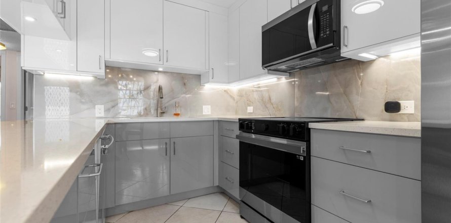 Condo in Deerfield Beach, Florida, 2 bedrooms  № 2244750