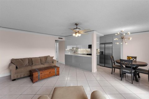 Condo in Deerfield Beach, Florida, 2 bedrooms  № 2244750 - photo 6