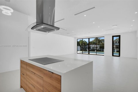 Villa ou maison à vendre à North Miami, Floride: 4 chambres, 207.64 m2 № 1994581 - photo 12