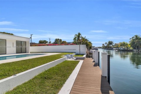 Villa ou maison à vendre à North Miami, Floride: 4 chambres, 207.64 m2 № 1994581 - photo 10