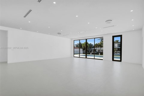 Villa ou maison à vendre à North Miami, Floride: 4 chambres, 207.64 m2 № 1994581 - photo 14