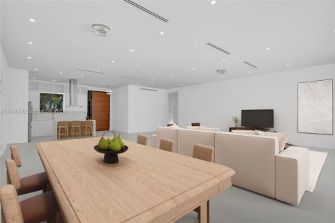 Villa ou maison à vendre à North Miami, Floride: 4 chambres, 207.64 m2 № 1994581 - photo 3