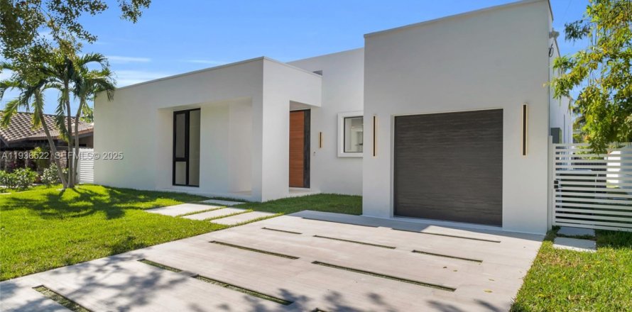 Villa ou maison à North Miami, Floride 4 chambres, 207.64 m2 № 1994581
