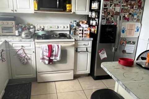 House in Miami, Florida 3 bedrooms, 95.41 sq.m. № 1895283 - photo 11