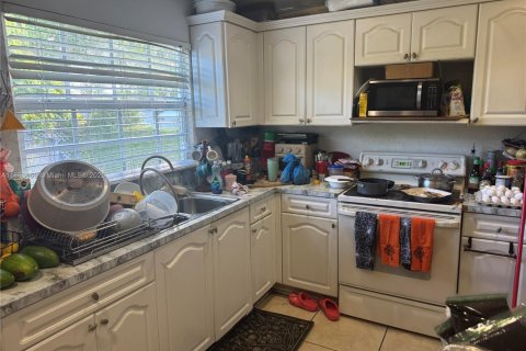 House in Miami, Florida 3 bedrooms, 95.41 sq.m. № 1895283 - photo 9
