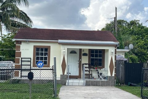 House in Miami, Florida 3 bedrooms, 95.41 sq.m. № 1895283 - photo 3