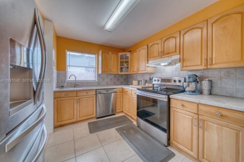 Adosado en venta en Miami, Florida, 3 dormitorios, 126.81 m2 № 2000243 - foto 3