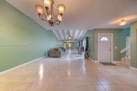 Adosado en venta en Miami, Florida, 3 dormitorios, 126.81 m2 № 2000243 - foto 10