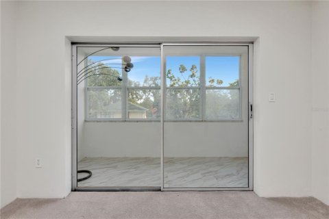 Condo in Saint Petersburg, Florida, 1 bedroom  № 1883662 - photo 21