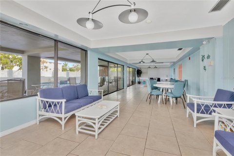 Condo in Saint Petersburg, Florida, 1 bedroom  № 1883662 - photo 24