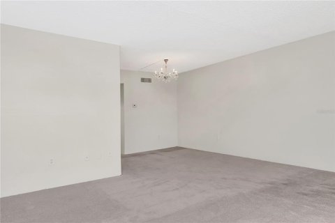 Condo in Saint Petersburg, Florida, 1 bedroom  № 1883662 - photo 5