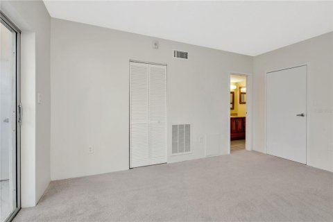 Condo in Saint Petersburg, Florida, 1 bedroom  № 1883662 - photo 18